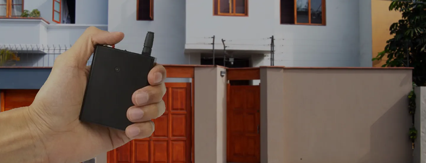 Sistema de seguridad con detector de inhibidores de señal y doble vía de comunicación para protección 24/7